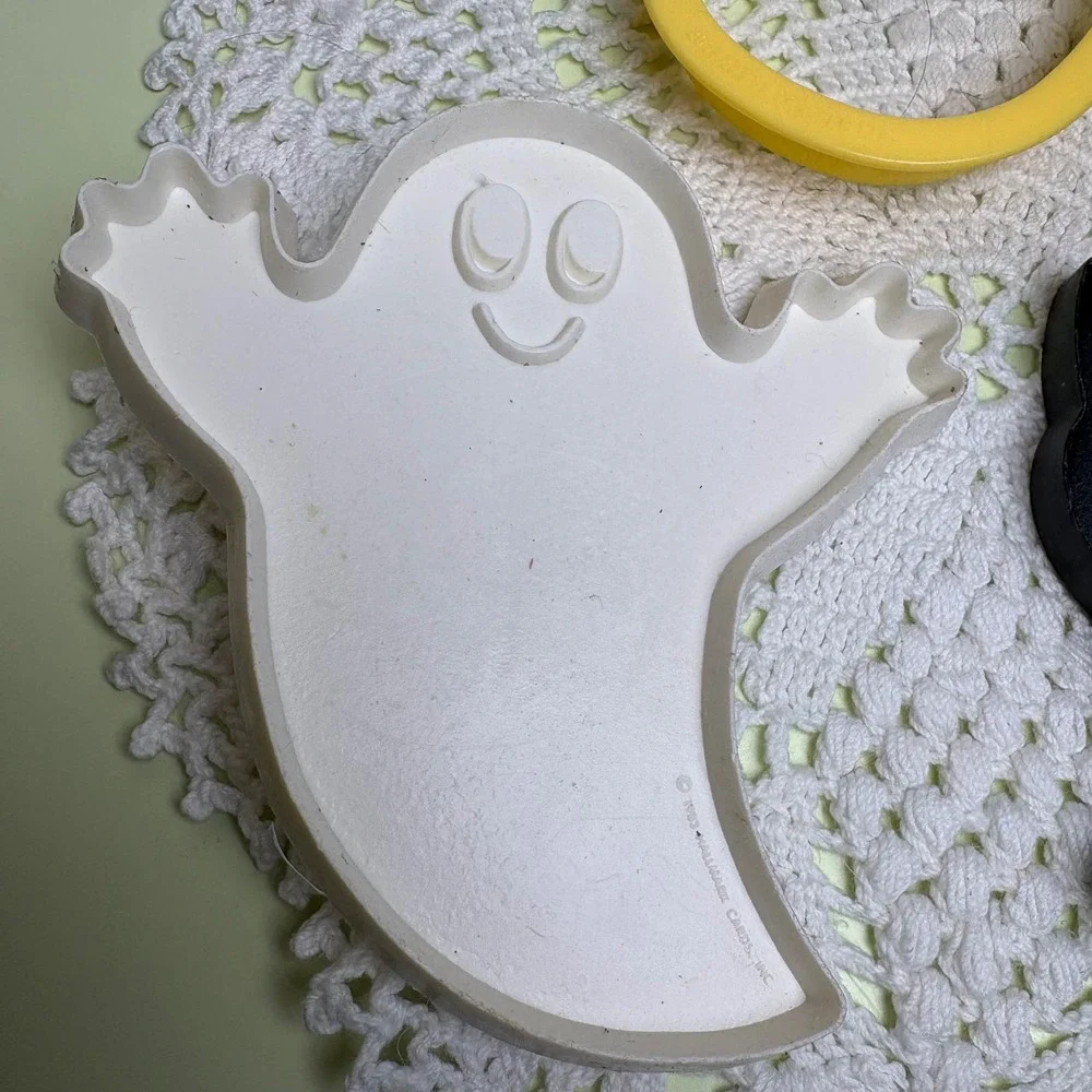 Vintage Hallmark Cookie Cutters Spooky Halloween Plastic Cat Ghost